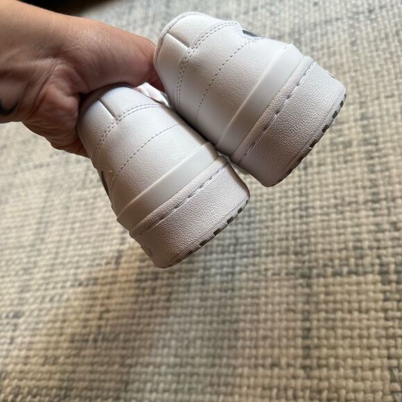 NWT Adidas Forum Low Sneakers in White 7.5 - Picture 5 of 5